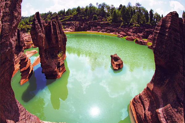 張家界、袁家界、天子山、紅石林、鳳凰古城四晚五日游